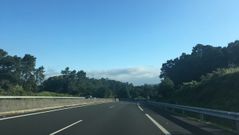 Imagen de localidad coru�esa de Padr�n tomada desde la AP-9. Al fondo ya se aprecian las nubes bajas.