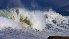 La fuerza del Atl�ntico golpea Camelle y Balar�s: todo un espect�culo en el mar