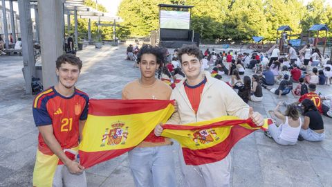 Pantalla gigante en la Praza da Constituci�n en Santiago.