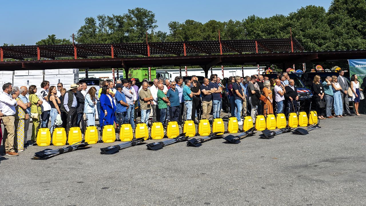 Abanca y Afundación entregan 511 equipos de extinción de incendios forestales a los concellos ourensanos
