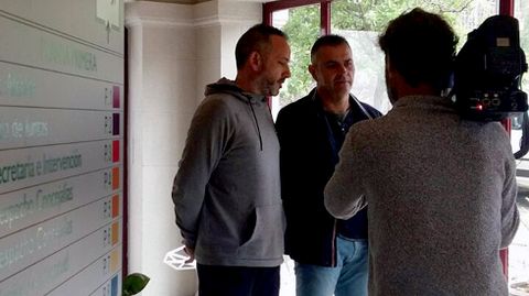 El n�mero de uno de IU en Morc�n, Maximino Garc�a �Mino�, junto con el coordinador local y concejal, Juan Ram�n Molina, en el ayuntamiento.El n�mero de uno de IU en Morc�n, Maximino Garc�a �Mino�, junto con el coordinador local y concejal, Juan Ram�n Molina, en el ayuntamiento 