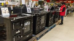 Exposicin de cocinas de lea en Suministros Lar, Cee