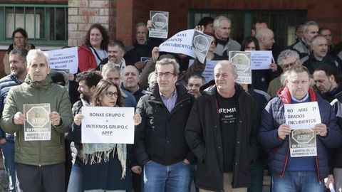 Casi un centenar de funcionarios se manifestaron en la prisin de Bonxe.