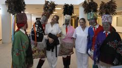 Una representaci�n de las bonitas de Sande visit� el CHUO. 