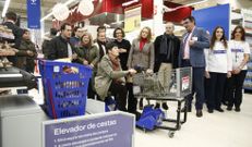 La cesta elevadora se present� ayer en el centro comercial. 