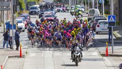 La Vuelta femenina, a su paso por Carballo.