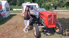Yasmina es la due�a del c�mping donde se encuentra el famoso tractor suizo