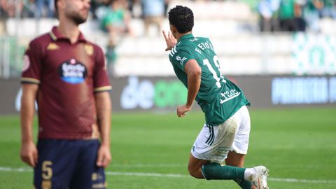 Etienne Eto'o celebrando su tanto frente al Pontevedra