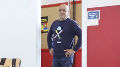 En el colegio, Juan hace de todo y de ah� le viene el apelativo de manitas por parte del personal de cocina