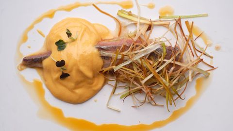 En la imagen, jurelo en escabeche, uno de los ocho platos del menú