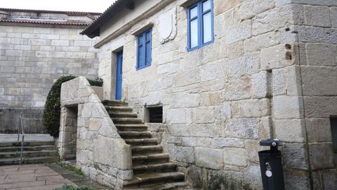 Casa Barbicas, en Cangas, junto a la iglesia