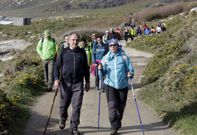 Un millar de personas participaron en la caminata, de 22,7 kil�metros. 