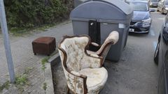 Voluminosos abandonados durante d�as en la v�a p�blica