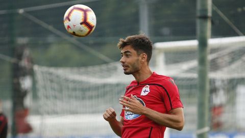 Blas, durante un entrenamiento con el primer equipo del Deportivo el pasado mes de julio