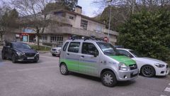 Uno de los dos multam�viles con que cuenta el Concello de Santiago controla la zona ORA en el campus universitario
