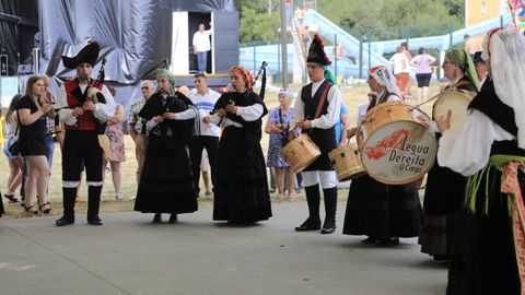 Actuacin durante la Romara Folk do Ro Chamoso