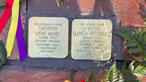 Colocacin seis piedras de la memoria en Langreo