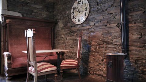 O mobiliario do Albaroque recorda a principios do s�culo XX. Algunhas pezas foron mercadas de novo, outras, adquiridas en anticuarios, e outras, conservadas da casa orixinal