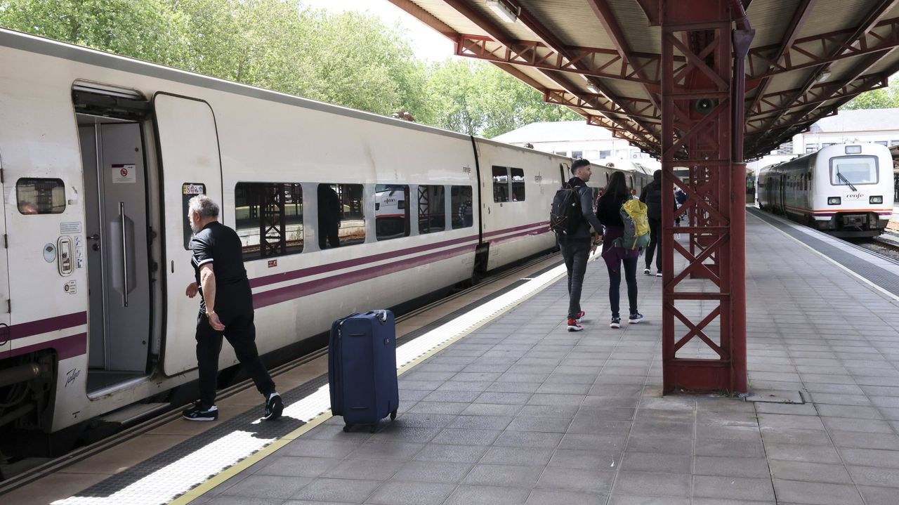 Un bando municipal y personalidades llaman a la movilización por el tren en Ferrol