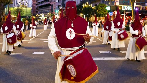 La cofrad�a de Jes�s del Silencio con su imponente estampa. 