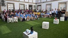 Los jugadores de los diferentes equipos que participar�n en la Copa Deputaci�n de Balonm�n