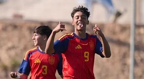 El canterano del Celta Nico Mindiola, celebrando su gol con Espa�a sub-14 ante Turqu�a.