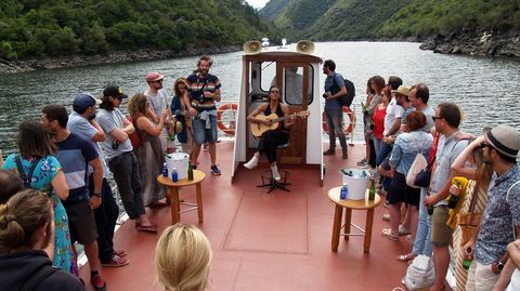 Actuacin del festival, en una imagen de archivo, a bordo de un catamarn