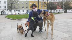 �lvaro Fraga paseaba a sus perros cuando vio al ni�o en la ventana