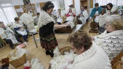 Hilanderas de Cabanas Rural Asociaci�n de Mulleres, en un encuentro en Lavandeira