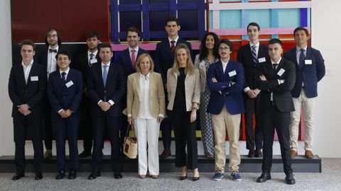Entrega de credenciales a becarios de posgrado en el extranjero de la Fundaci�n Barri� del curso 2024