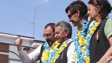 Barbn, Revilla y Salvador Illa, durante el Descenso del Sella de 2022