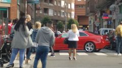 Un coche se empotra contra una tienda de inform�tica al perder el control del veh�culo su conductor, en Gij�n