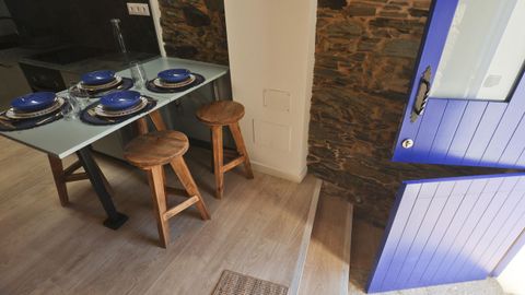 La puerta de «puxigo» da acceso directamente a la cocina y al comedor, situados en el bajo