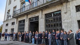 Minuto de silencio en recuerdo de las v�ctimas del accidente ferroviario de Toledo