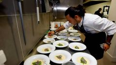 El cocinero coru��s Carlos Gaioso, durante una actividad promovida junto a restauradores extranjeros para potenciar el consumo de las recetas con algas.
