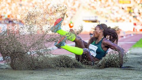 La colombiana Caterine Ibarguen compite en la prueba de triple salto durante los juegos Bislett que se celebran en Oslo (Noruega)