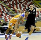 El ala-p�vot Robin Amoke aport� 3 puntos, 3 rebotes y 1 tap�n en 12 minutos de juego.