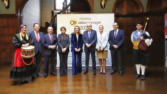 Entrega al asturmexicano Juan Antonio P�rez Sim�n del XXX Premio ASTURmanager al Empresario del A�o, en Gij�n.