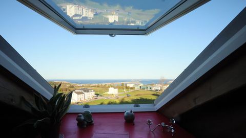 Magn�ficas vistas al Cant�brico y cerca de los acantilados de papel