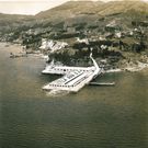 Barrio da Peregrina coa rec�n construida conserveira La Gu�a (1959).