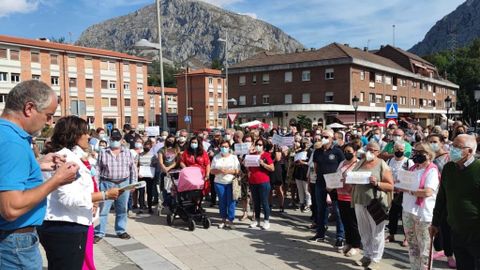 Concentraci�n celebrada en Teverga para  recuperar las guardias en el centro de salud