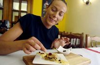 Un total de trece establecimientos de Lal�n compitieron con sus mejores tapas en el certamen.