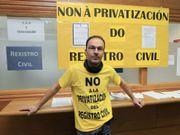 Jes�s Toja en el Registro Civil de los juzgados ferrolanos. 