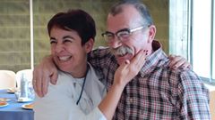 El Hospital Teresa Herrera, el materno del Chuac, se volc� con Manu Barrientos, el camarero de la cafeter�a del centro sanitario que invit� a todos con motivo de su jubilaci�n tras 40 a�os al pie del ca��n. En la despedida recibi� cantidad de regalos y muestras de afecto