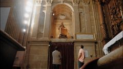 La estatua orante del cardenal est� situada en una hornacina de la cabecera de la iglesia, que fue consagrada a principios de agosto de 1619
