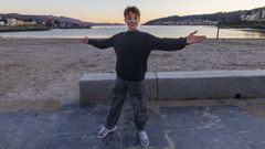 Ra�l Romero, en el paseo mar�timo de Cee