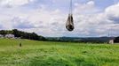Rescatadas en helic�ptero las vacas que cayeron a un barranco en Taboada