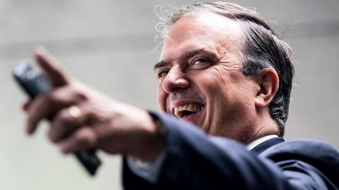 El ministro de Exteriores de M�xico, Marcelo Ebrard, tras ofrecer declaraciones ayer en Washington