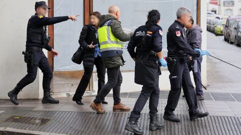 Operativo antidroga en la calle Vizcaya de A Coru�a