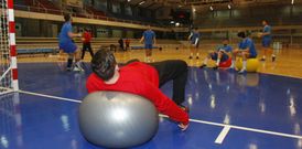 Los jugadores del Teucro se centran estos d�as en ejercicios f�sicos a las �rdenes de To�o Puga. 